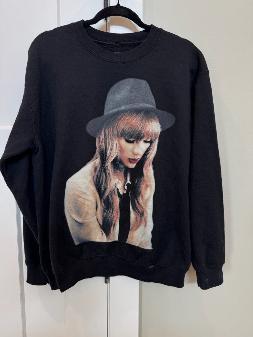Taylor Swift Beautiful Tragic Love Affair Crewneck Sweatshirt Size Medium